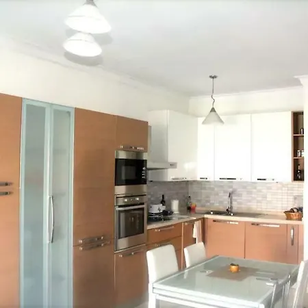 ★ Sea View ★ Three Bedroom In The Centre Apartment